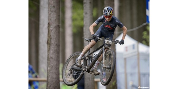 Tom Pidcock is loyaal aan zijn oude club en zal zijn ervaring in dit team stoppen